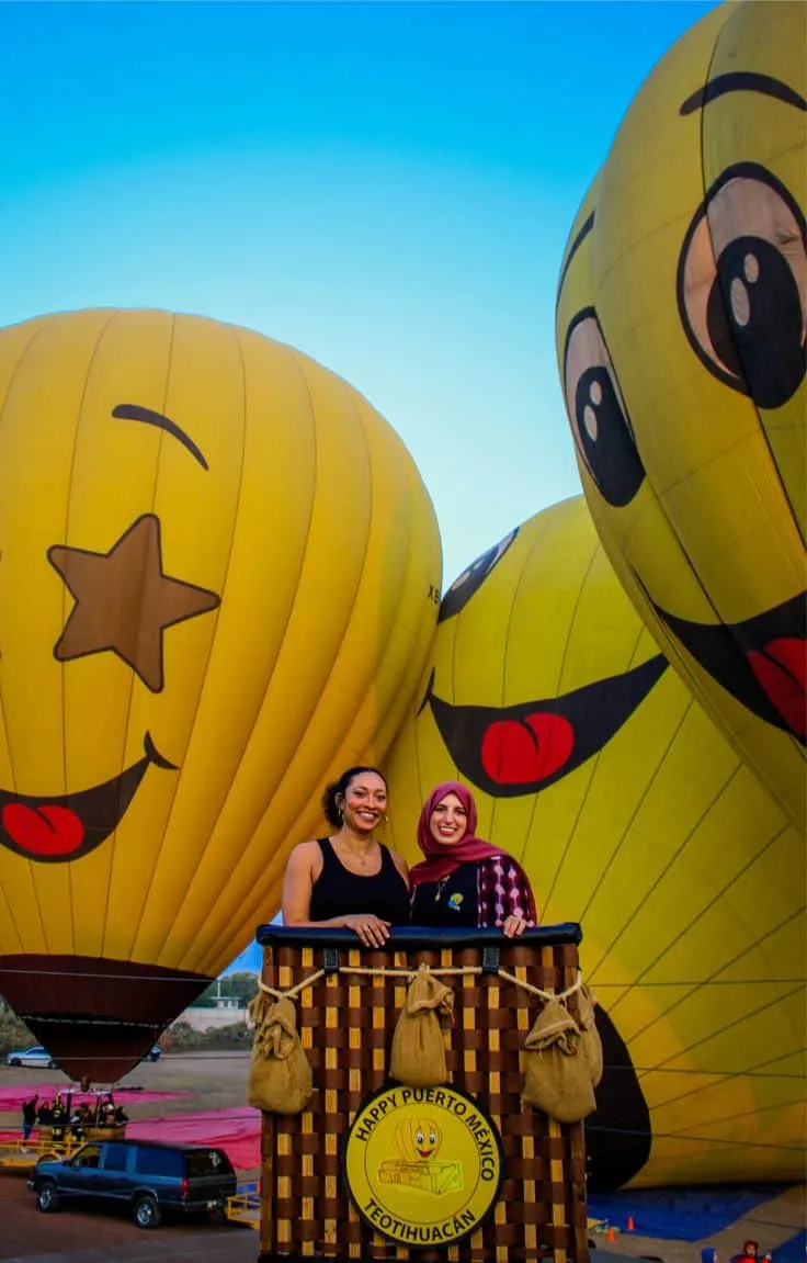 Mujeres celebrando vuelo
